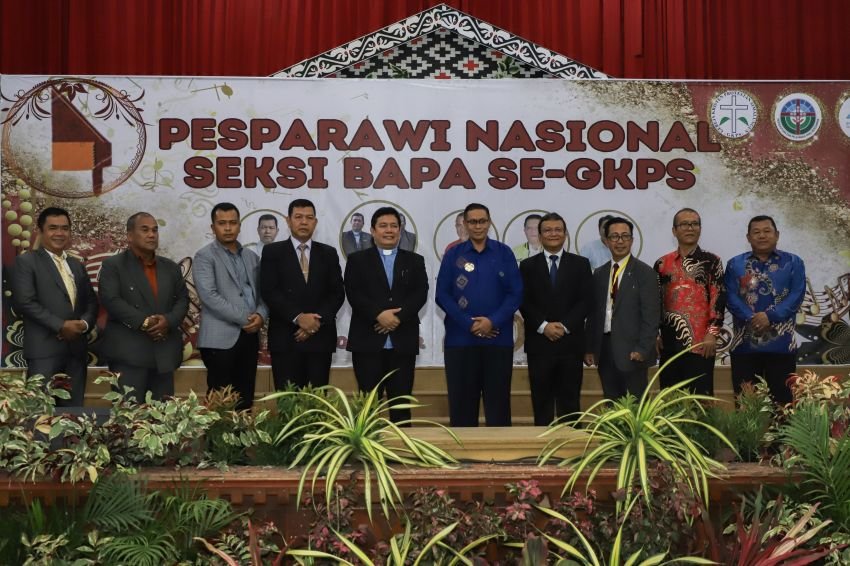 Pjs Wali Kota menghadiri Pesta Pesparawi Bapa Sinode GKPS
