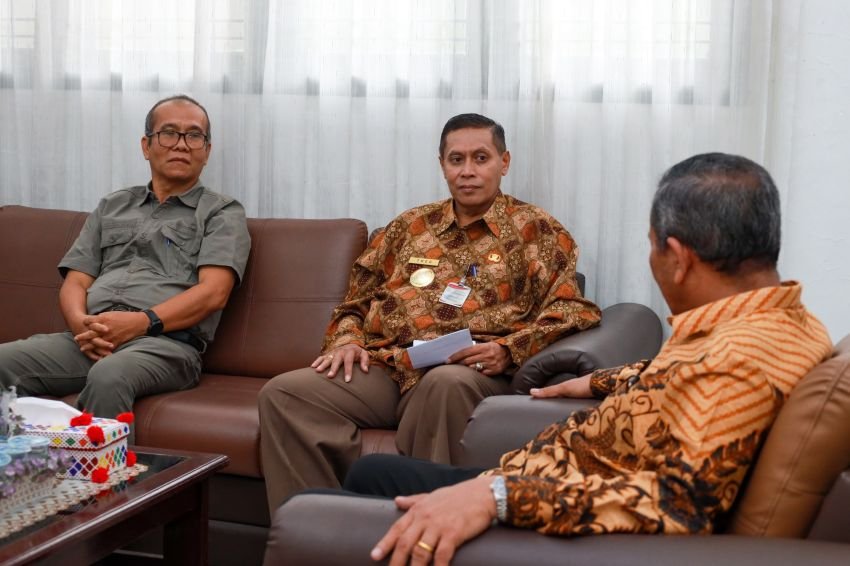 Pjs Wali Kota berkunjung dan bersilaturahmi di Kantor Pusat GKPI