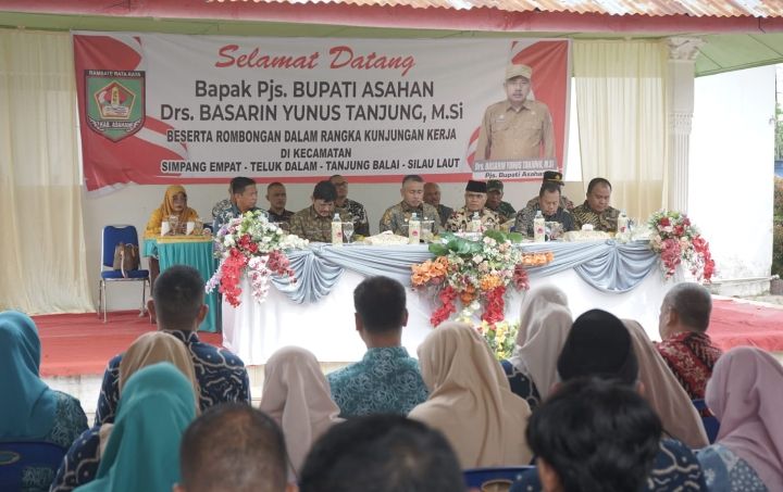 Pjs. Bupati Asahan Kumpulkan 4 Camat beserta Jajarannya di Kantor Camat Simpang Empat