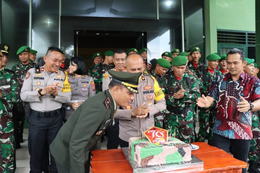 Jajaran Polresta Deli Serdang Berikan surprise Di HUT TNI Ke 79