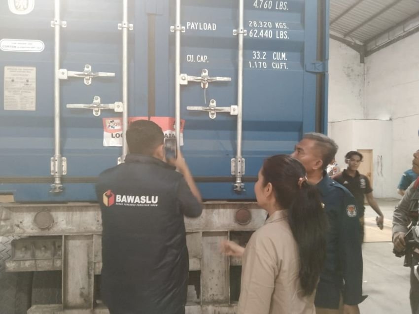 Surat Suara Pilkada Serentak 2024 Sampai di Gudang KPU Medan, Mutia : Jumlah DPT Berkurang 6.029 Suara