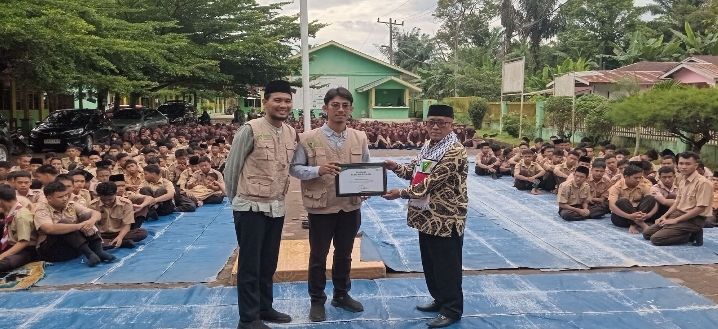 MAN Simalungun Gelar Peringatan Maulid Nabi dan Galang Donasi untuk Palestina