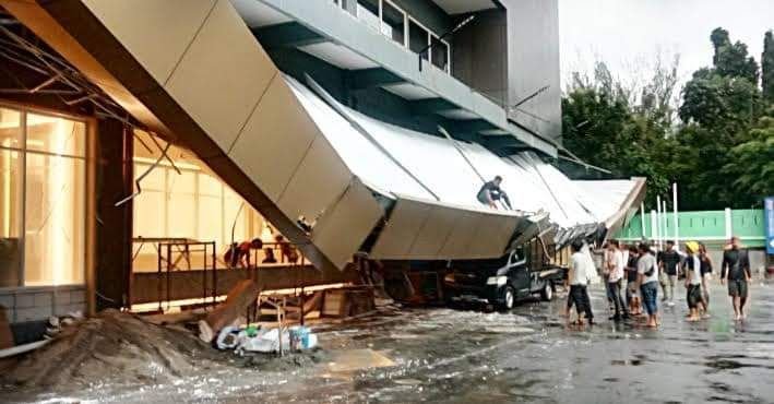 Merdeka Mall Siantar Ambruk , Kadis PUTR Bela Pengusaha