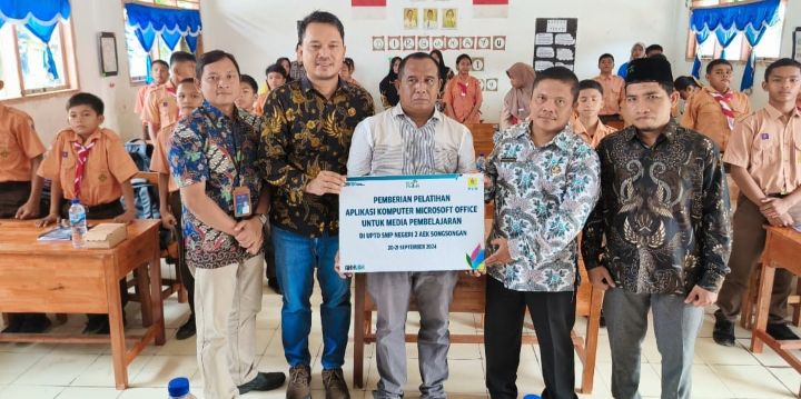 PLN Peduli, Dukung Pelatihan Aplikasi Komputer di SMPN 2 Aek Songsongan