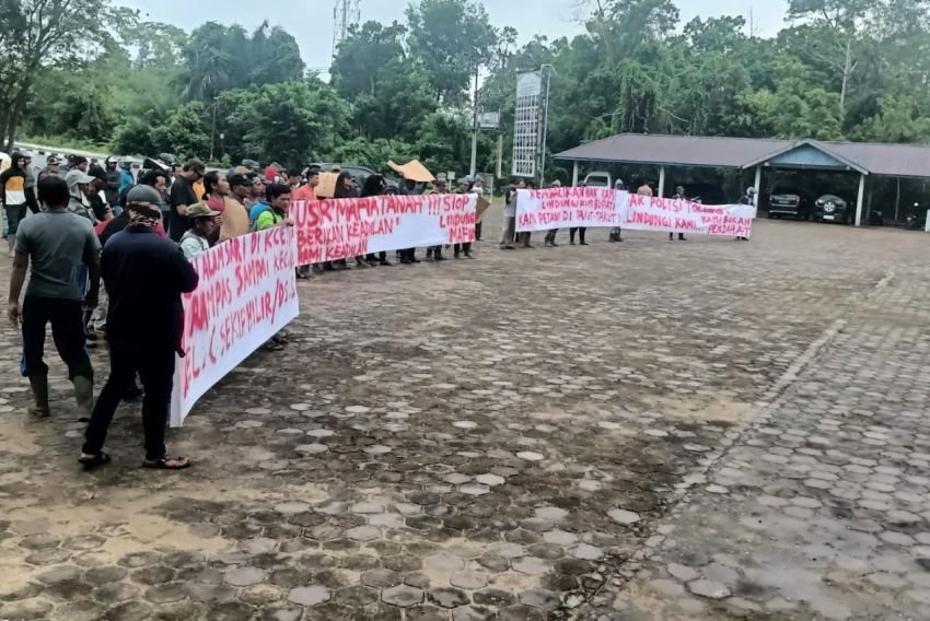 Keresahan Petani Sawit Sungai Raya dan Skip Hilir Disampaikan Dalam Orasi di ATR/BPN dan Kantor Bupati Serta DPRD Inhu