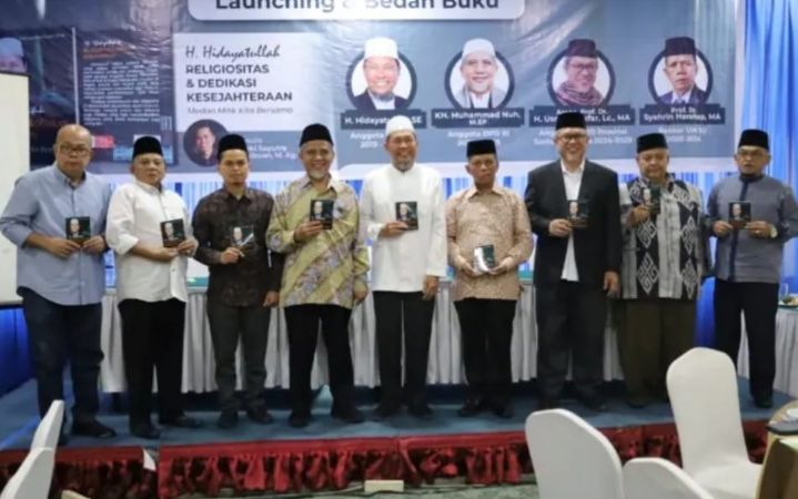 KH. Muhammad Nuh Apresiasi Buku Hidayatullah: Refleksi Kesejahteraan dan Religiusitas