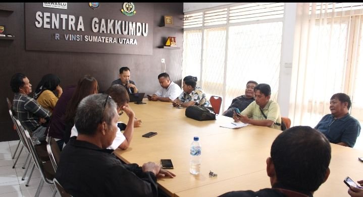 Melalui FGD Bawaslu Sumut, Ahli Tata Negara USU Tekankan Peran Media sebagai Pilar Demokrasi