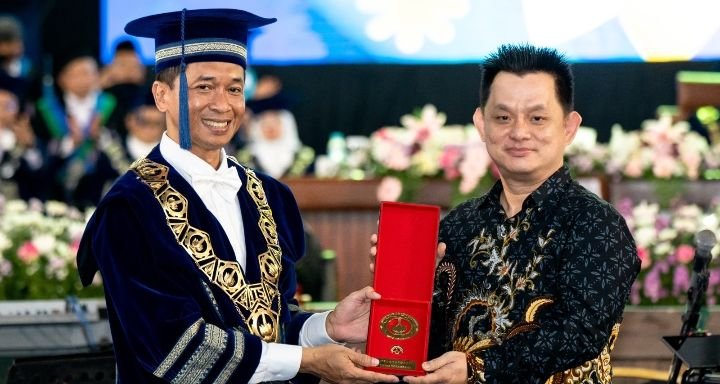 SEVIMA Terima Penghargaan dari ITS di Momen Hari Pahlawan