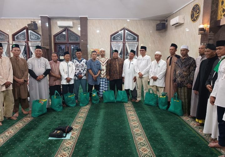 Majelis Zikir Arafah Sumut dan Dompet Dhuafa Waspada Santuni Korban Banjir ROB di Medan Deli