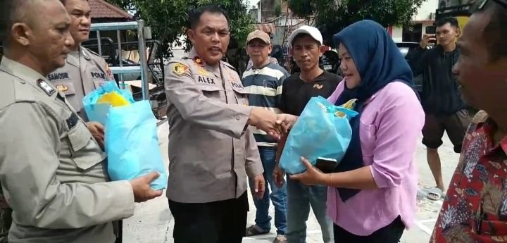 Polrestabes Medan Bantu Korban Terdampak Banjir di Tanjung Gusta