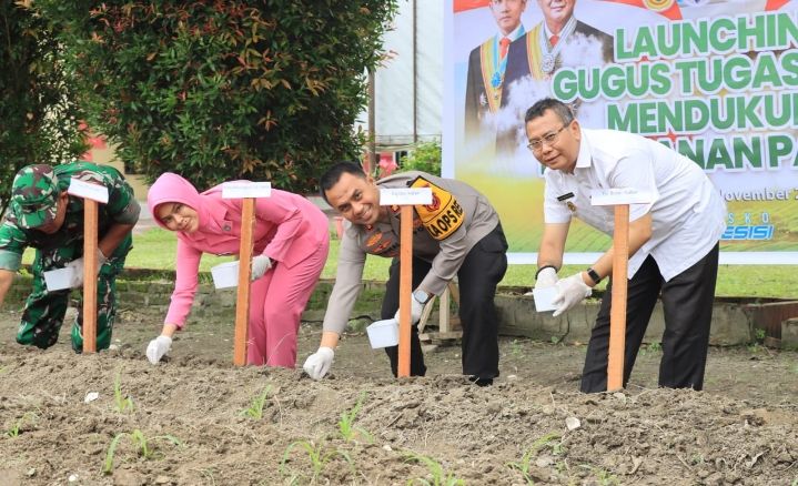 Kapolres Bersama Forkopimda Asahan Virtual Zoom Kegiatan Peluncuran Gugus Tugas Polri Mendukung Ketahanan Pangan