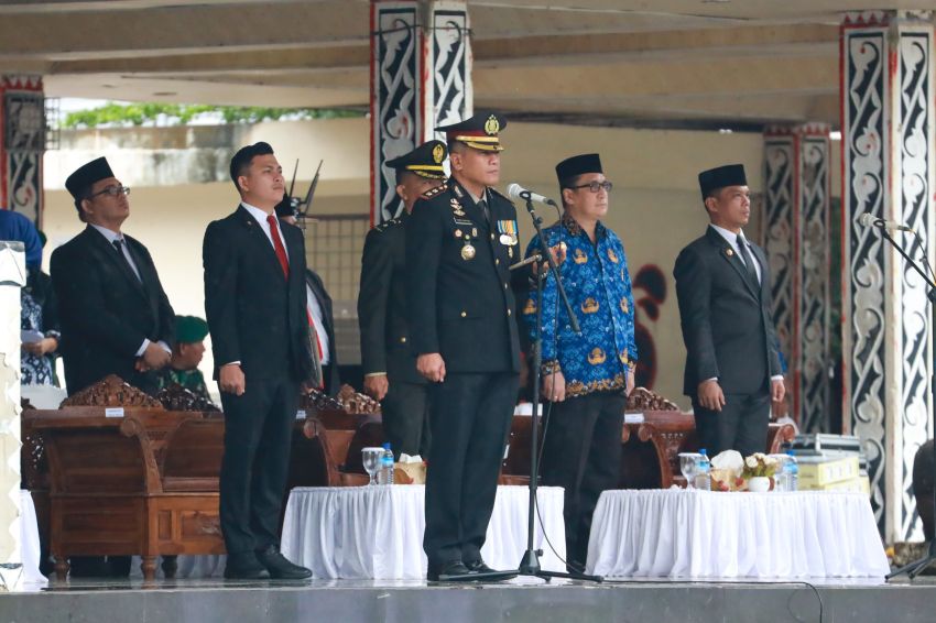 Sekda dan Pimpinan OPD Ikuti Upacara Peringatan Hari Pahlawan Tahun 2024. Upacara dipimpin Kapolres Pematangsiantar AKBP Heroes Baruno SH SIK