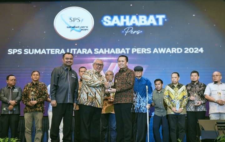 SPS Sumut Beri Pj Gubsu Agus Fatoni Raih Anugerah Sahabat Pers 2024