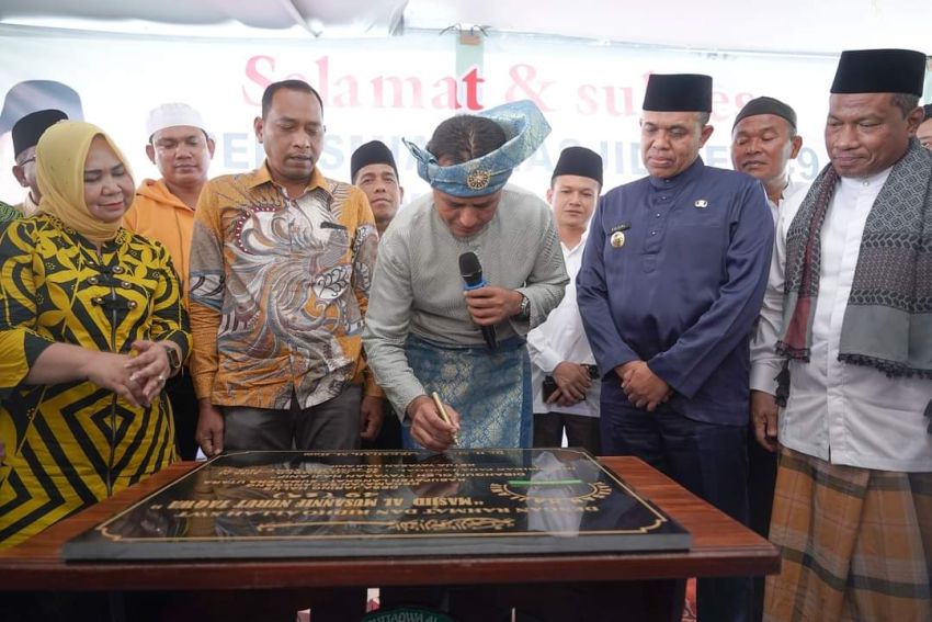 Dr H. Musa Rajekshah Resmikan Masjid Al Musannif Nurut Taqwa ke 49 di Desa Jaring Halus