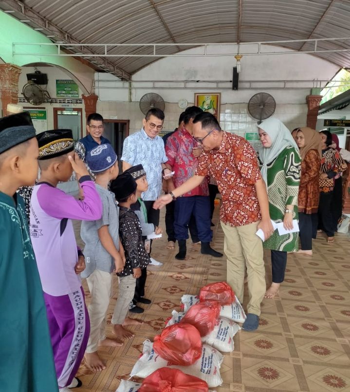 PTPN IV Kebun Adolina Salurkan bantuan kepada Anak yatimpiatu Melalui Program Adolina Peduli