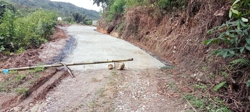 Pengaspalan Jalan Desa Buluh Tellang Dusun 1 Selesai Di Kerjakan Masyarakat