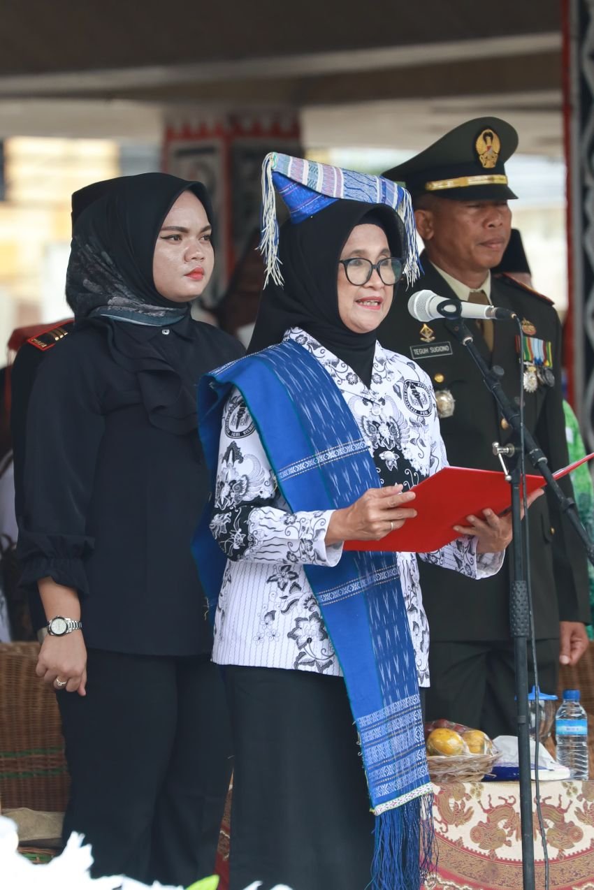 Wali Kota merayakan Hari Guru Nasional Tahun 2024. Perayaan Hari Guru Nasional yang diikuti para guru TK, SD, SMP, SMA, dan SMK digelar di Lapangan Ad