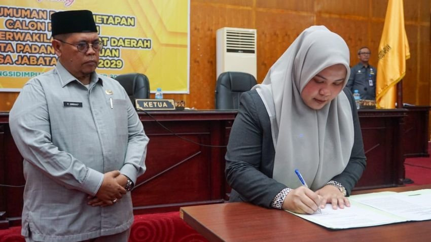 SAH !!!! Ketua DPRD Padangsidimpuan Periode 2024 - 2029 Dipimpin Sri Fitrah Munawaroh, S.Ak