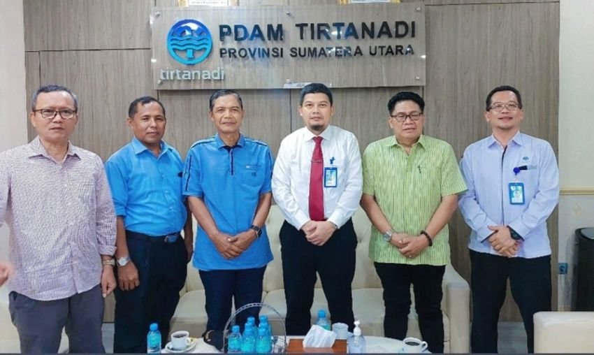 PDAM Tirtanadi Sumut Berikan Fasilitas Air Minum di SMAN 2 Medan di Hari Guru Nasional