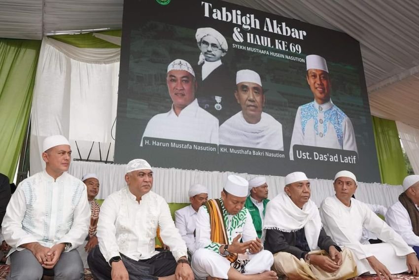 Rombongan Dr. H Musa Rajekshah Hadiri Haul ke-69 Tuan Syekh Mustafa Husein di Mandailing Natal, Ustadz Das'ad Latif' Bawa Keberkahan