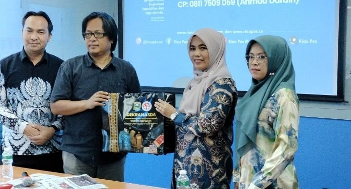 Wartawan Kabupaten Solok Kunjungi Riau Pos