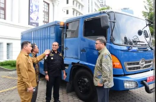 Bank Indonesia Sumut Hibahkan Satu Unit Truk Untuk Pemkab Deli Serdang
