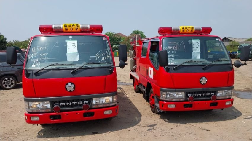 Pemko Siantar menerima hibah dua unit mobil Damkar dari Kemendagri