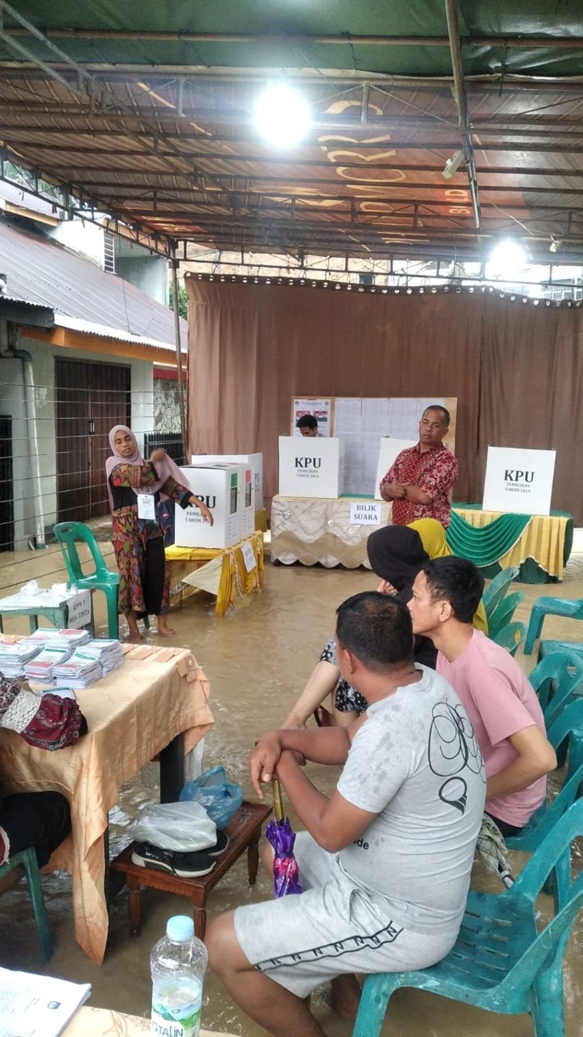 Banjir Tidak Menghalangi Jalannya Demokrasi