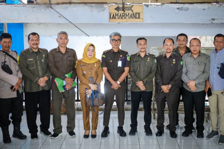 Tunggak 3 Bulan, PUD Pasar Eksekusi Ambil Alih Pengelolaan Kamar Mandi di Pusat Pasar