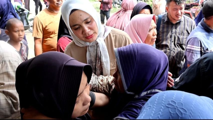 Istri Calon Bupati Tapsel Diteror Oknum Tak Dikenal di Jalan Lintas Sumatera Angkola Barat