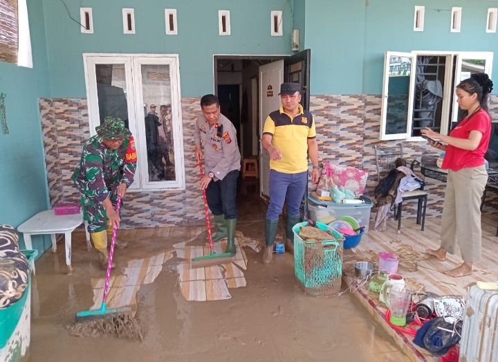 Paska Banjir, Bersama Tiga Pilar Kapolsek Patumbak Melaksanakan Bhakti Sosial