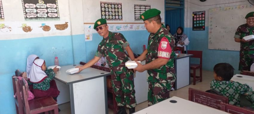 Koramil 01/Btr Gelar Uji Coba Program Makan Bergizi Gratis Di SD Muhammadiyah Batang Toru Tapsel, Kapten Inf H. Sirait : Anak-anak Generasi Penerus Ba