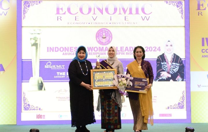 Direktur Keuangan dan TI Bank Sumut Arieta Aryanti Raih Penghargaan Indonesia Woman Leader 2024