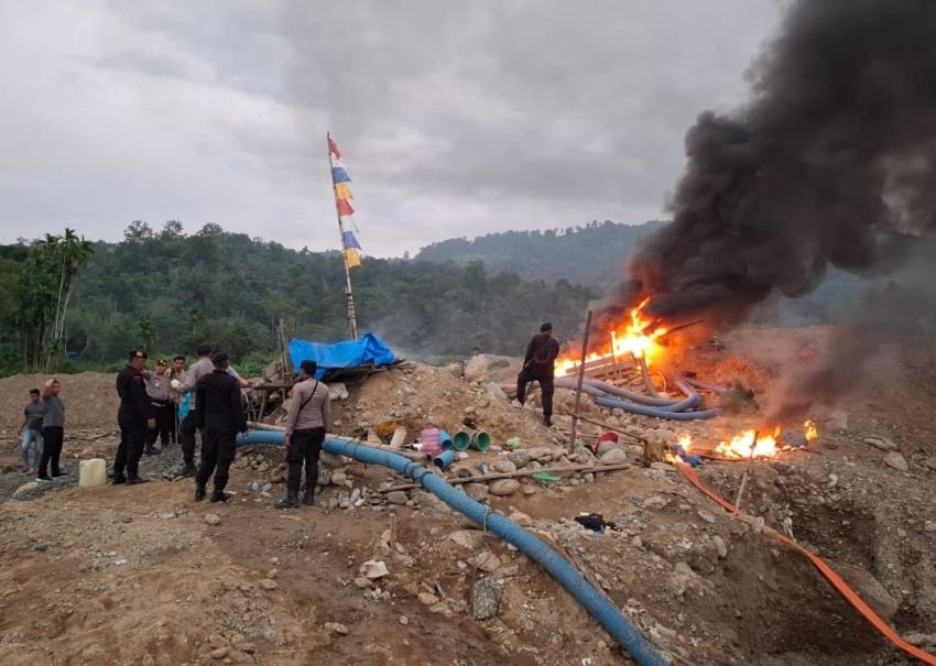 Polisi Hentikan Tambang Emas Ilegal di Madina, Lindungi Lingkungan dari Kerusakan