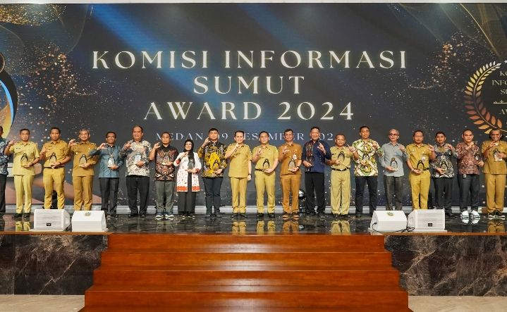 Pemkab Asahan Raih Predikat Informatif Tahun 2024  ASAHAN I SUMUT24.co  Pemerintah Kabupaten (Pemkab) Asahan menerima penghargaan Keterbukaan Informas