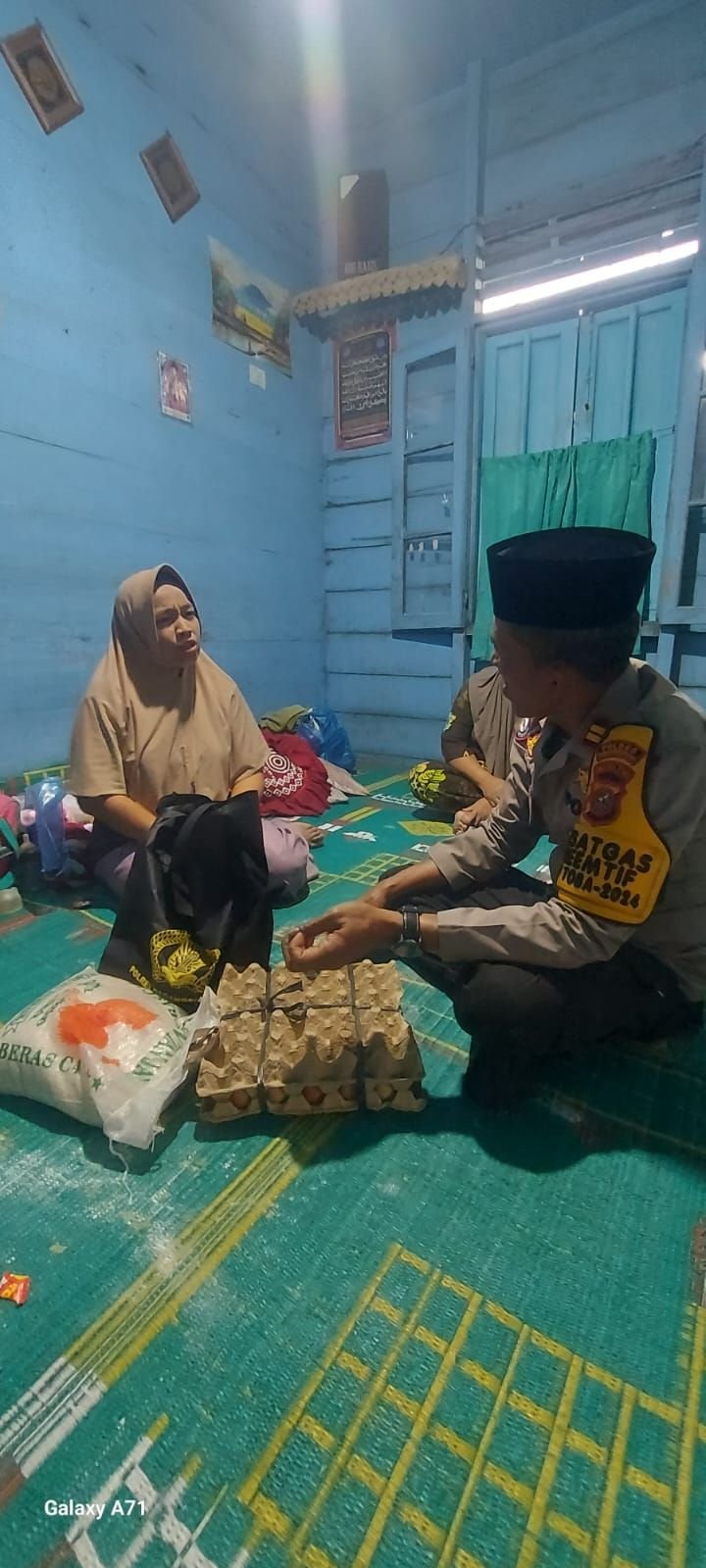 Bagian Presisi Polri, AKBP Dr Wira Prayatna berikan Bantuan kepada Korban Bencana Alam Longsor Wek VI Padangsidimpuan