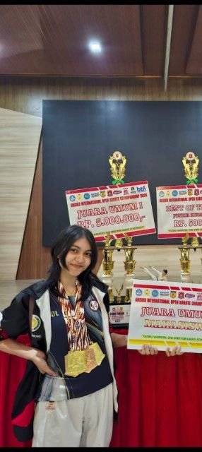 Novi Dewi Larasati Juara Umum Internasional Karate Championship 2024,  Harumkan Nama Kampus UNSIKA Karawang