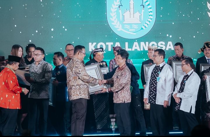 Perdana, Pemkab Solok Terima Penghargaan STBM dari Kemenkes RI