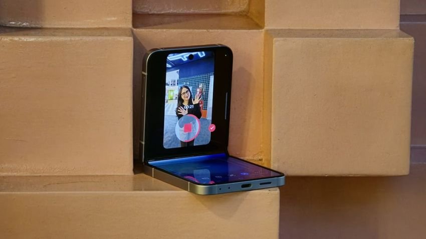 Konten Viral Makin Catchy dengan Galaxy Z Flip6 di Tanganmu!
