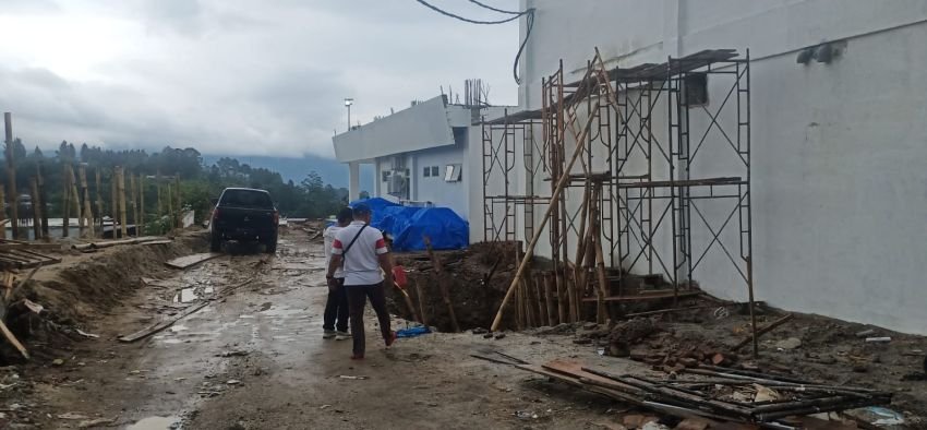 Larang Wartawan Meliput Pembangunan Gedung RSUD Parapat Berbiaya Miliaran, Diduga Ada yang Disembunyikan