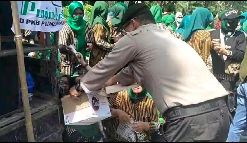 Polresta Deli Serdang kawal Unjuk Rasa Damai Dengan Humanis