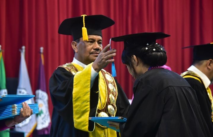 Rektor Wisuda 1.975 Lulusan, Unimed Menuju Universitas yang Unggul