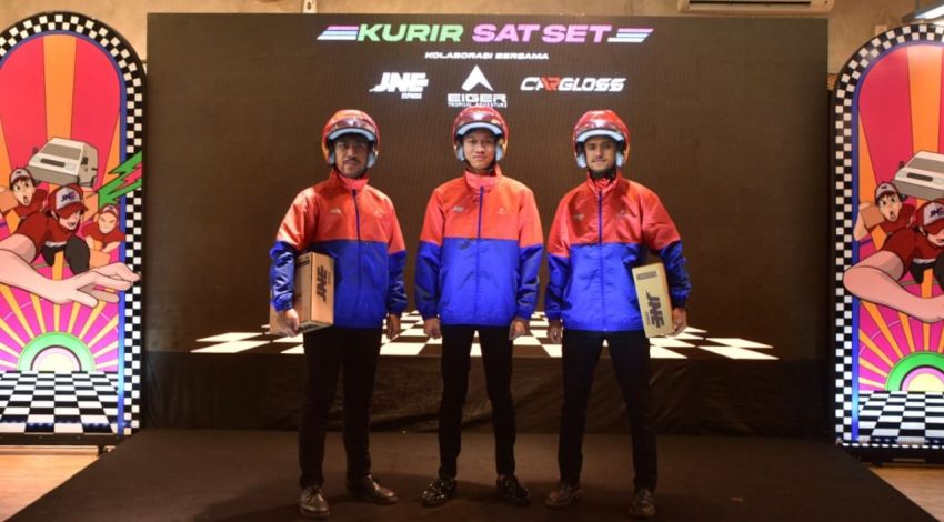 JNE Luncurkan Jaket dan Helm Kolaborasi bersama EIGER Tropical Adventure dan Cargloss Helmets