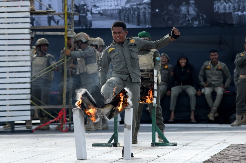 Apel Gelar Pasukan Ketertiban Umum dan Ketentraman Masyarakat Jelang Nataru