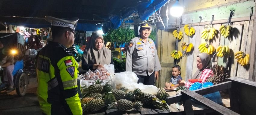 Meminimalisir Aksi Premanisme dan Curanmor, Polres Labusel Patroli Pasar