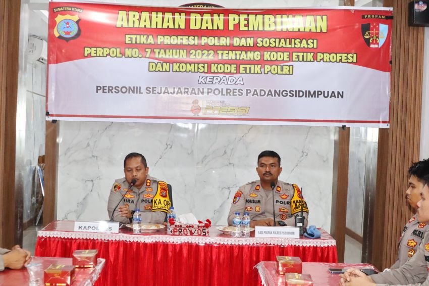 Polres Padangsidimpuan Gelar Pembinaan Etika Profesi Polri dan Sosialisasi Perpol No. 7 Tahun 2022,AKBP Dr Wira Prayatna :Tingkatkan semangat kerja da