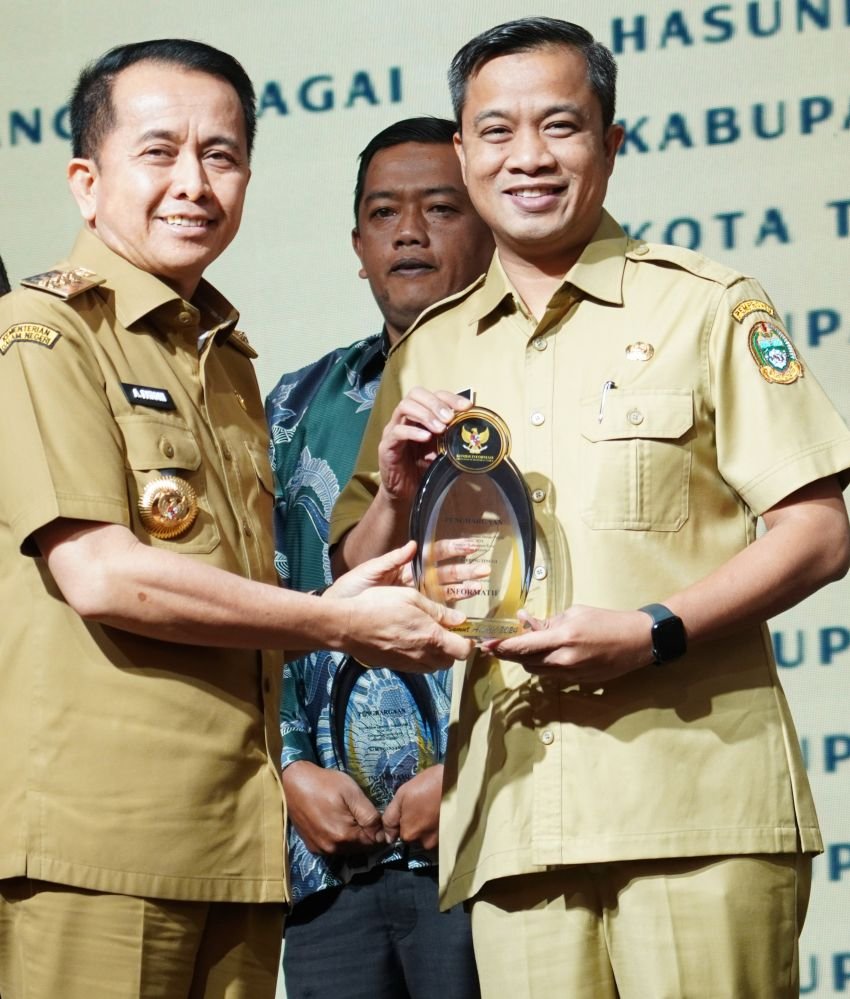 Ajang Award KI 2024 Pemko T. Tinggi Raih Penghargaan Informatif