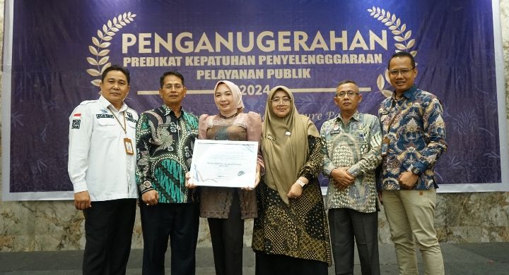 Pemkab Solok Raih Peringkat 1 dalam Penganugerahan Predikat Kepatuhan Pelayanan Publik di Sumatera Barat dari Ombudsman RI