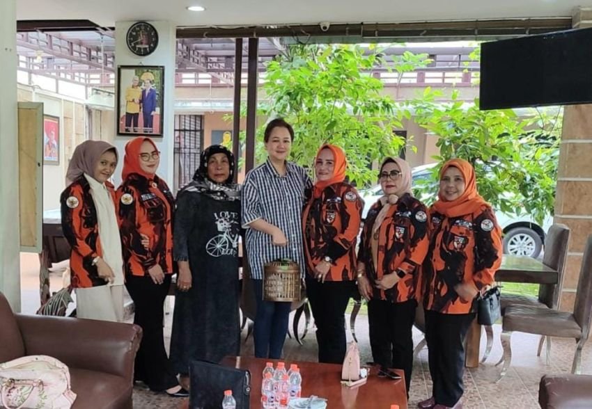 Pemuda Pancasila Sumut Peringati Hari Ibu ,  Sambangi Dua Tokoh Wanita  Berpengaruh