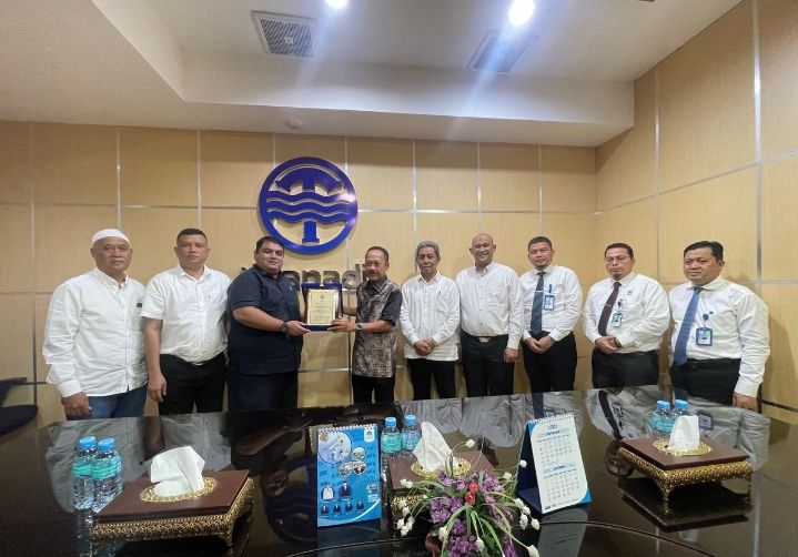 Kompatir Berikan Penghargaan kepada Dewan Pengawas Tirtanadi